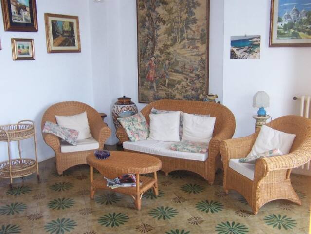 wonderful villa on Mediterranean gallery image 5