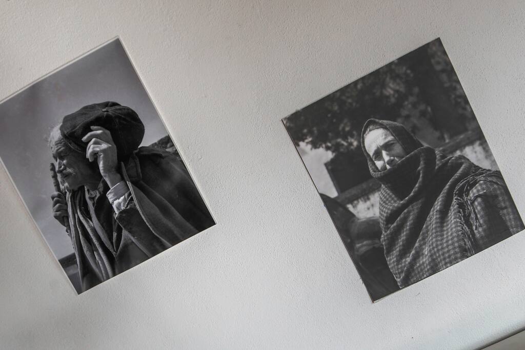 B&W photo gallery