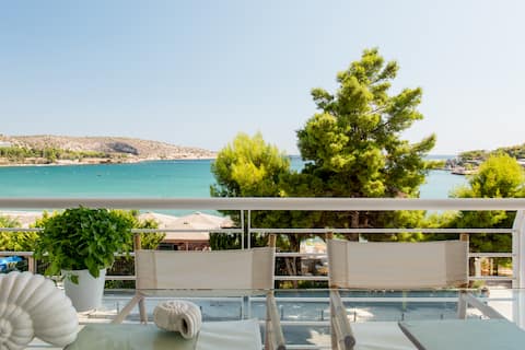 Vouliagmeni Luxury Seaside Apartment