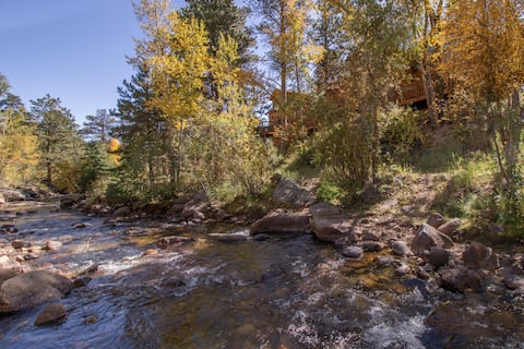 2 Bedroom Condo With Mountain Views on The River