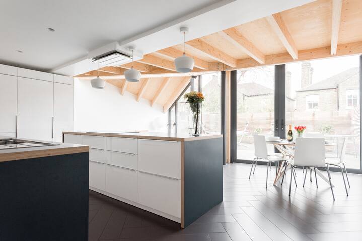 3 Bed house with garden in Central London Zone 1