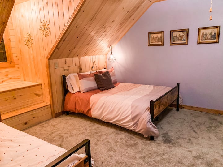 Მე-3 საძინებელი სრული საწოლით და ორადგილიანი საწოლით 