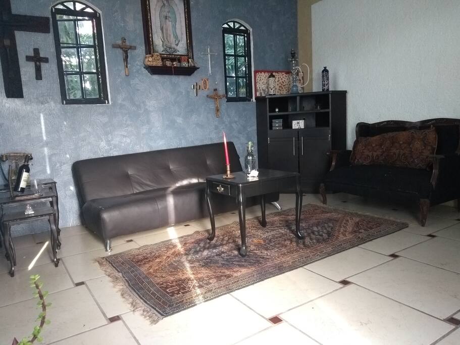 Una sala para descanzar o tomar el cafe