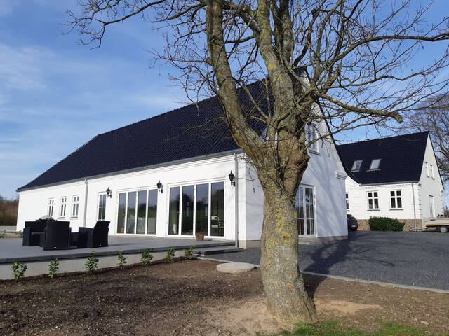 Overnat i hjertet af bakkelandet !