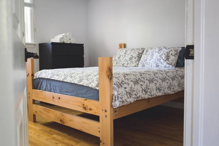 Bright Beechwood 1-bedroom apartment