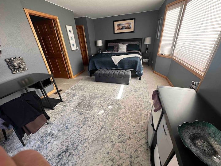 Dhoma e gjumit 1 me tavolinë pune