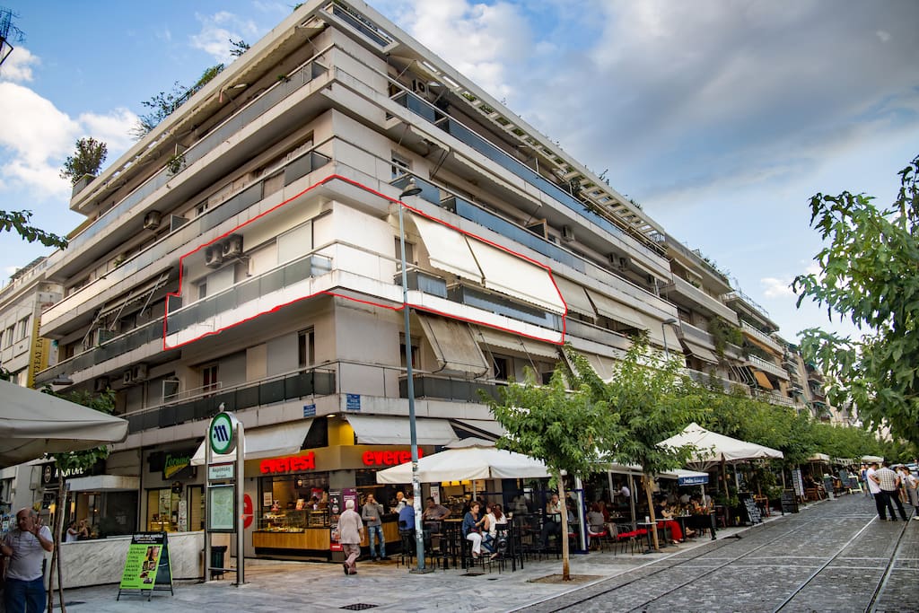 The apartment and the Acropolis pedestrian zone