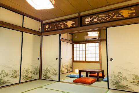 [Guesthouse Getting Around] Japanese style room with a large room