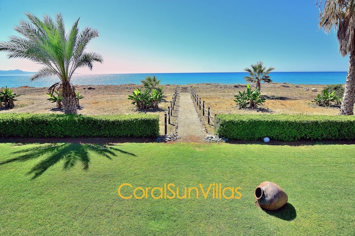 Beach Front Villa, Direct To Sandy Beach In 30m - Argaka
