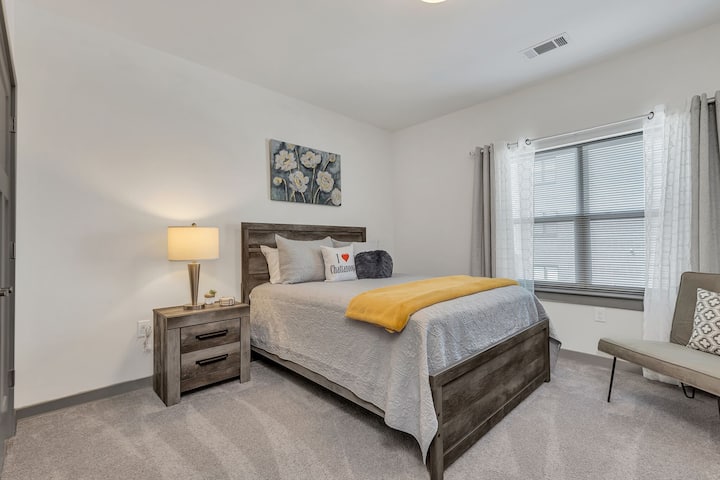 سرير بحجم كوين