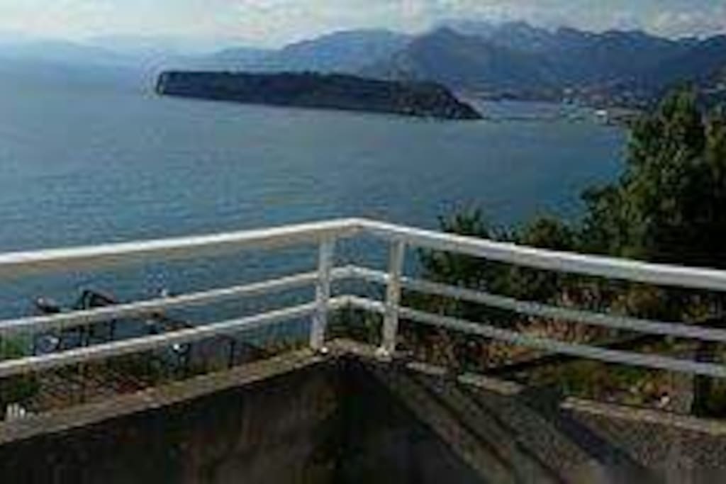vista isola di Dino dal terrazzo privato