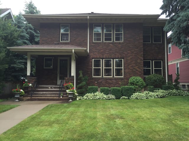 Historic St Paul Charming Lincoln House