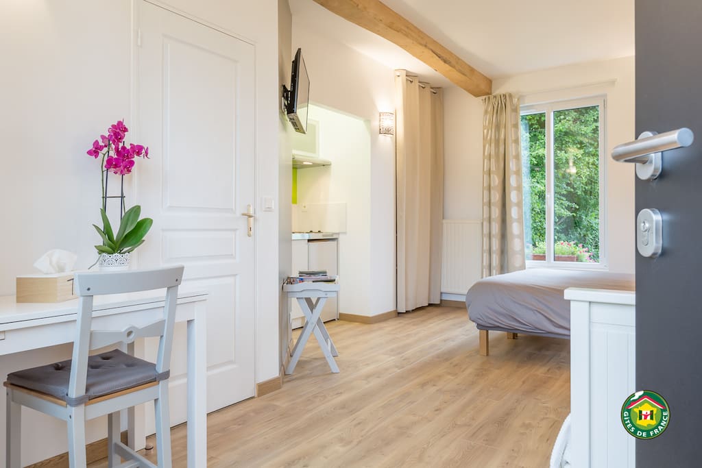 Bienvenue dans la chambre du Merisier!