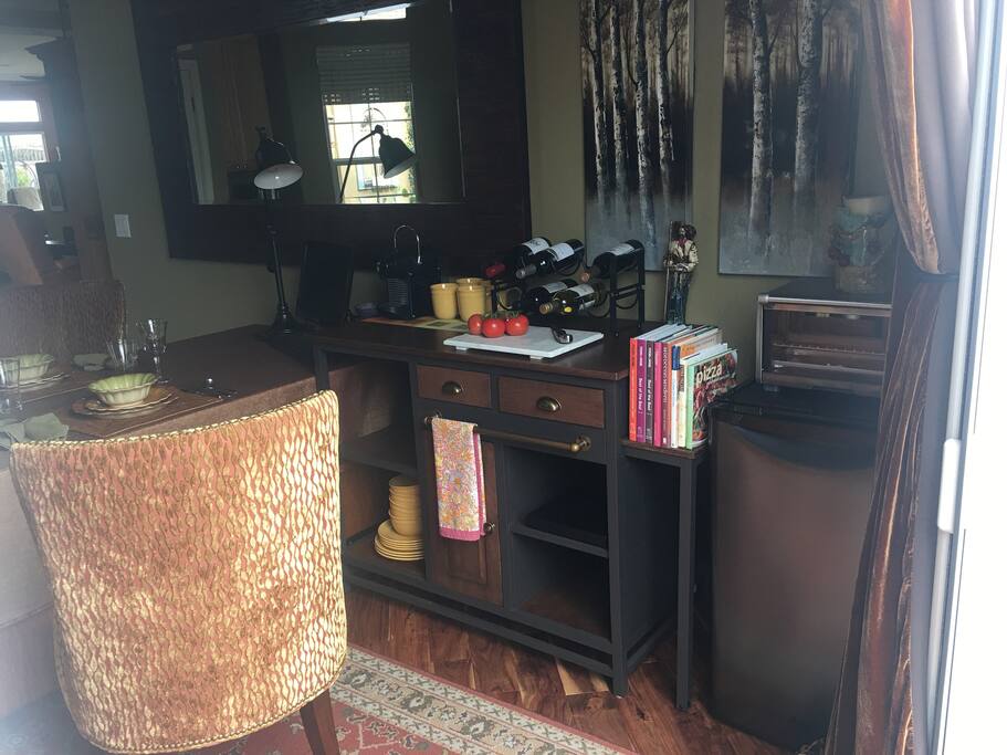 Kitchenette: fridge, toaster/oven, dishes, silverware, coffee maker