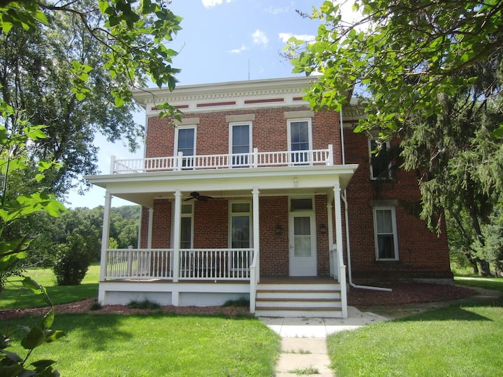 Room for a crowd at Akey Valley Houses for Rent in Lone Rock