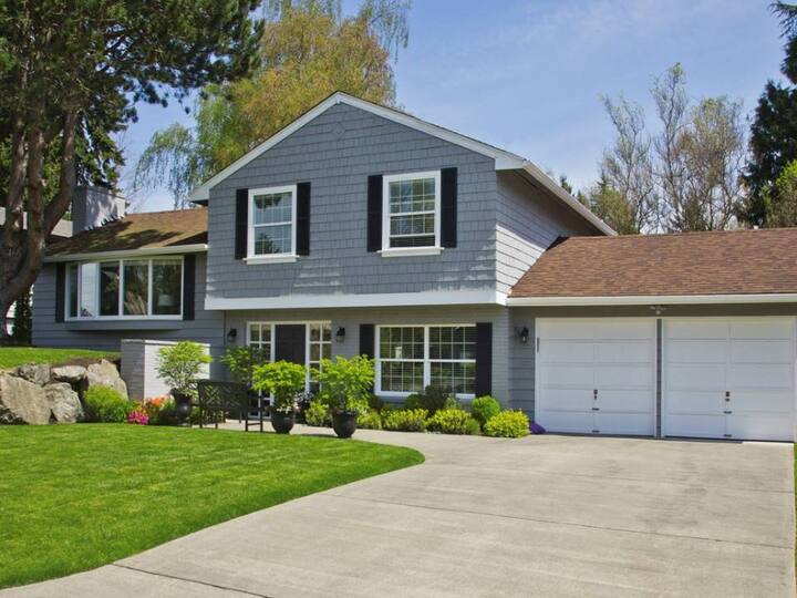 Mercer Islandwalk to park & retail Houses for Rent in Mercer Island