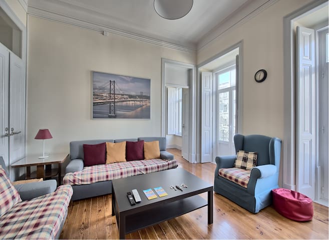 Kings Apartment – City Center w/ metro at the door