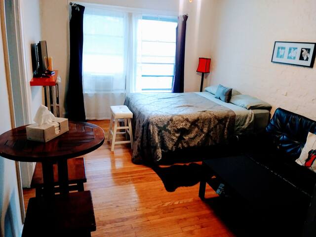 Great Location Downtown GOLD COAST studio