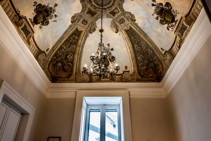 Appartamento sul Teatro San Carlo gallery image 2