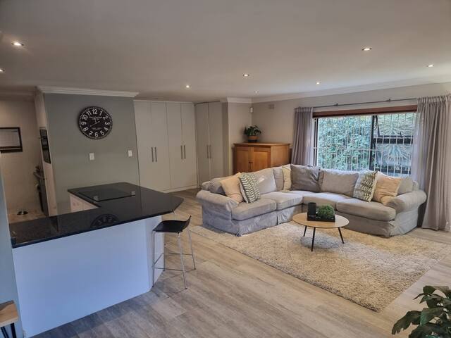 Family Home – 4 Bedrooms, Large Garden + Pool gallery image 2