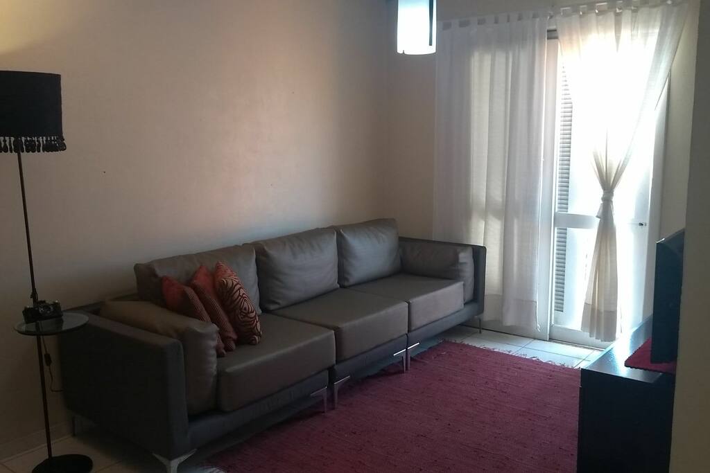 Sala e porta da varanda