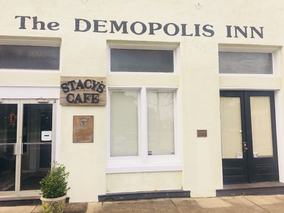 Welcome to The Demopolis Inn.
