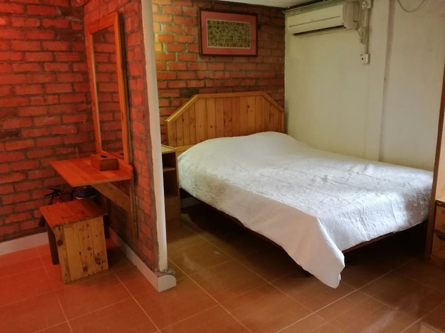 the queen sized bed in Room 5