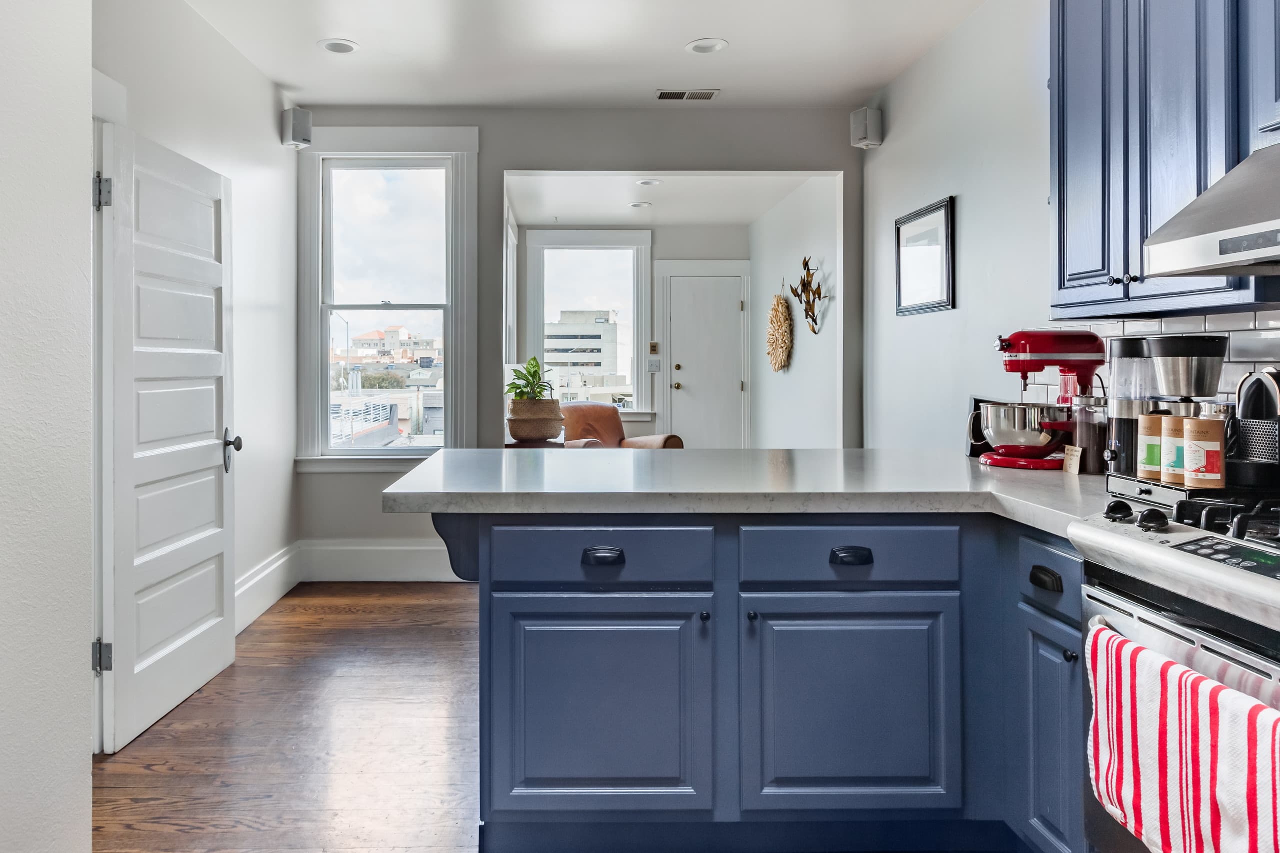 Home in San Francisco · ★4.98 · 2 bedrooms · 3 beds · 1 bath - Image 11