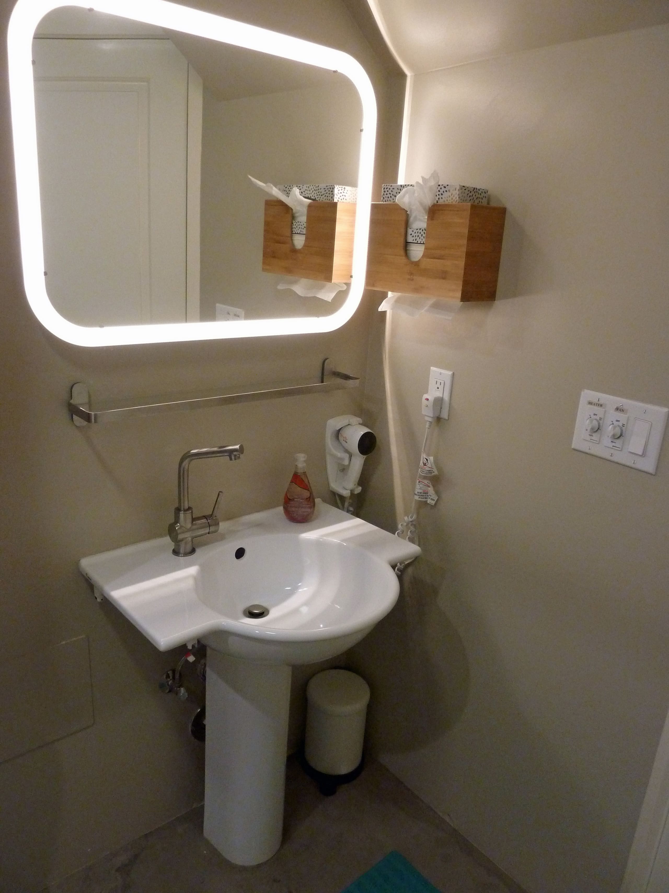 Home in San Francisco · ★4.98 · 1 bedroom · 2 beds · 1 bath - Image 9