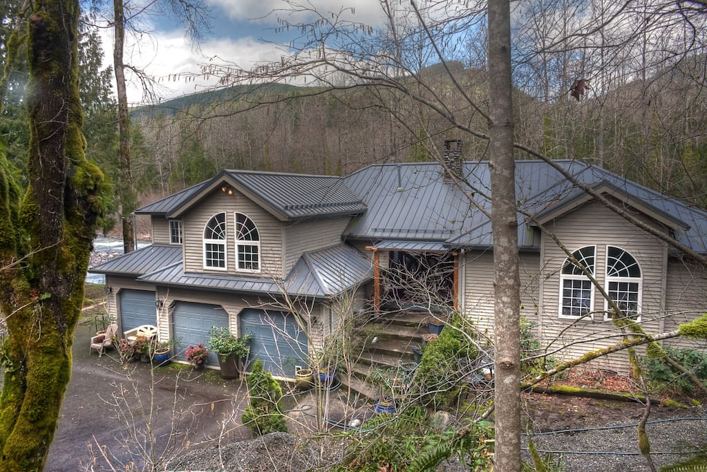 The Riverhouse on the Sandy River, Mt. Hood, Or. Houses for Rent in