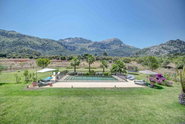 Stunning luxury villa in Pollensa gallery image 2