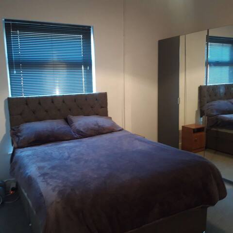 modern 3-bedroom residential home gallery image 5