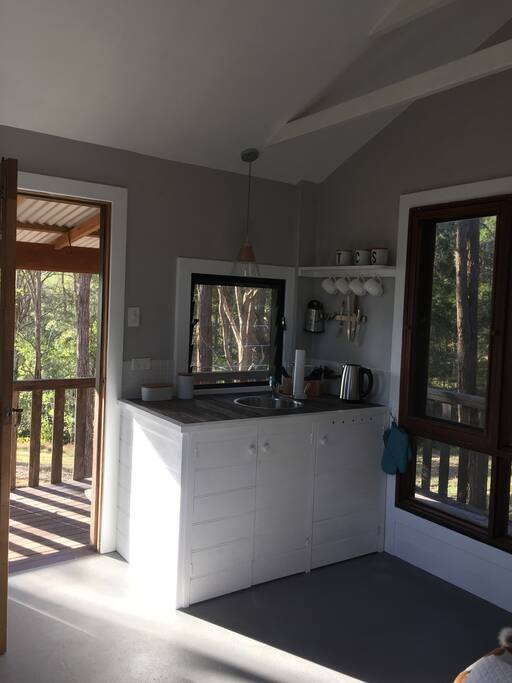 NEW KITCHENETTE WITH MAIN HOUSE TANKWATER AND WATER FILTER