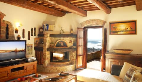 Top performing Airbnb: Luxury Villa with a fantastic view in Passignano Sul Trasimeno