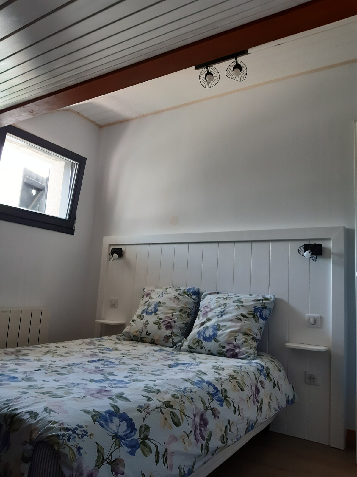 Bedroom 1 - 140 cm bed