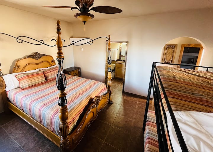 غرفة نوم 7
بسرير كبير
سرير بطابقين (سرير حجم وسط)