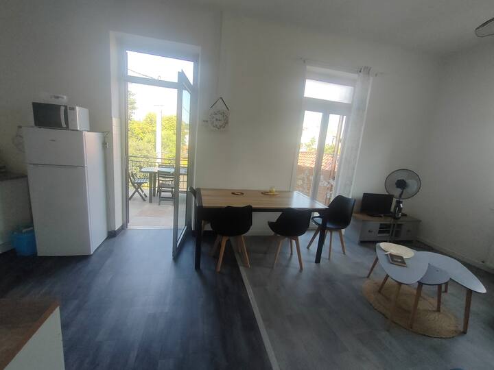 Apartment Nîmes in a quiet area near the city center Apartments for