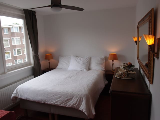 Charming top floor room with private bathroom