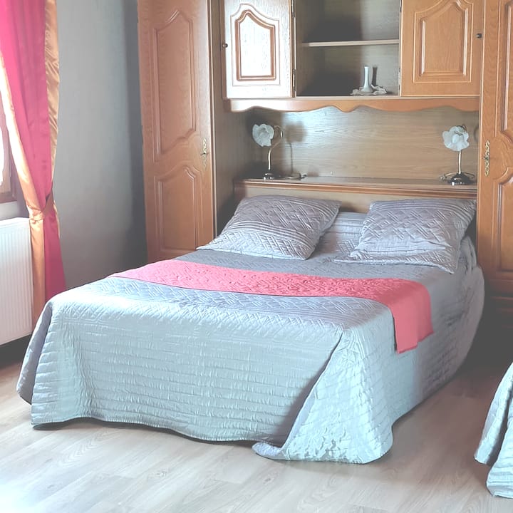 חדר של שלושה עד ארבעה אנשים 