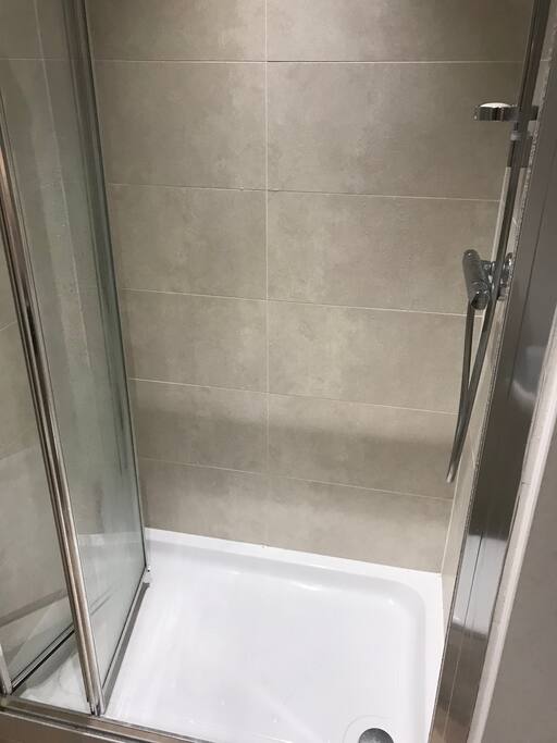 Shower in en-suite