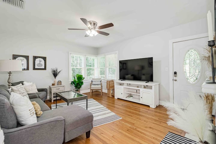 Historic Bungalow W/ Fenced In Yard | Walk To Dwtn - Lakeland, FL