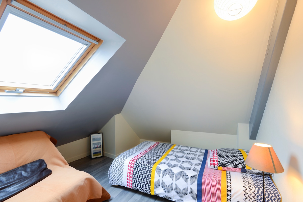 Спална соба 2: деца во кревет...(кревет 90+возач 1 место)