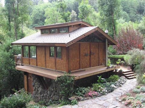 Point Reyes Unique Creekside Home with Hot Tub