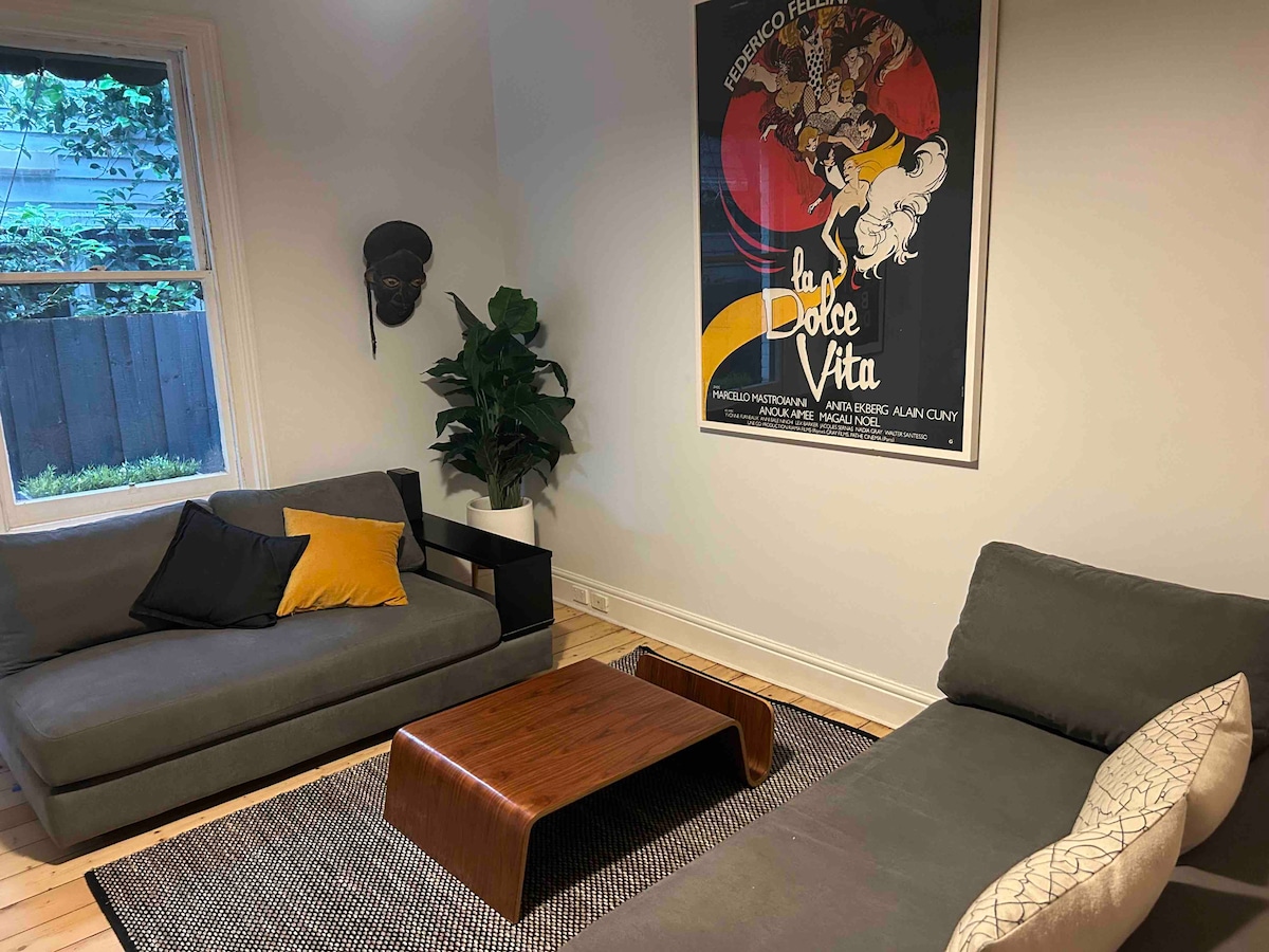 Top performing Airbnb: Quintessential Melbourne  lane-way HOUSE - 3BR in Prahran