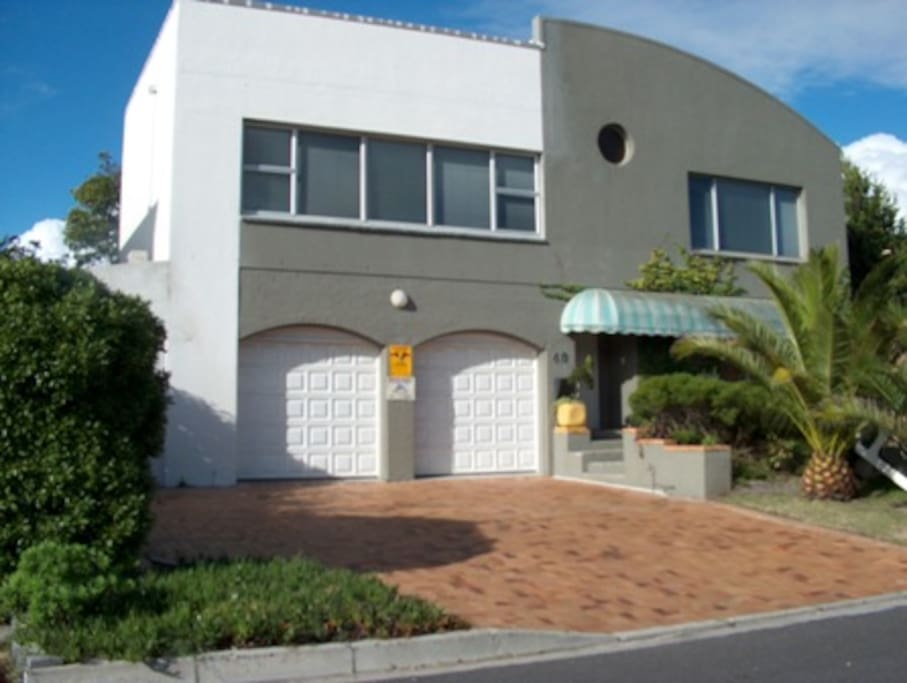 House with 2 car parking in garage