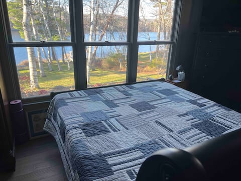 Lake House with hot tub, mancave, 3 bedroom-7 beds
