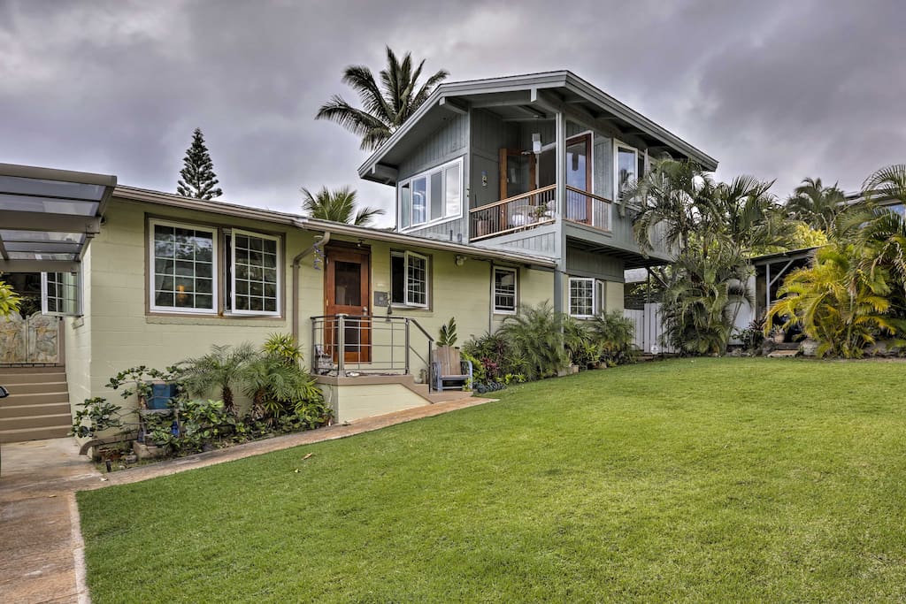 This cottage is nestled in a peaceful, quiet neighborhood and features a wraparound lanai and private beach access.