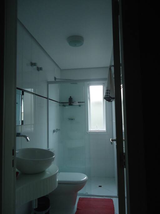 Privative bethroom /Banheiro privativo