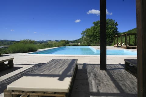 RENOVATED BARN WITH POOL