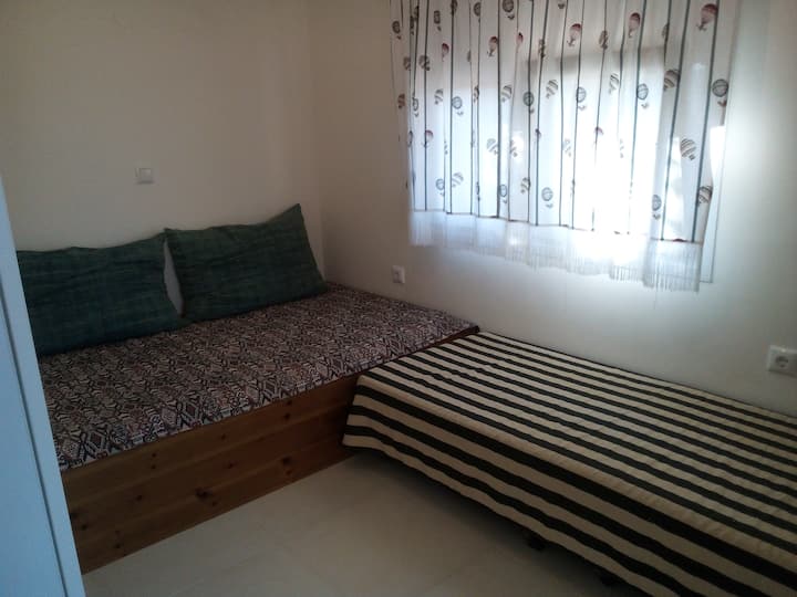 Dhoma e parë e gjumit, kati i parë